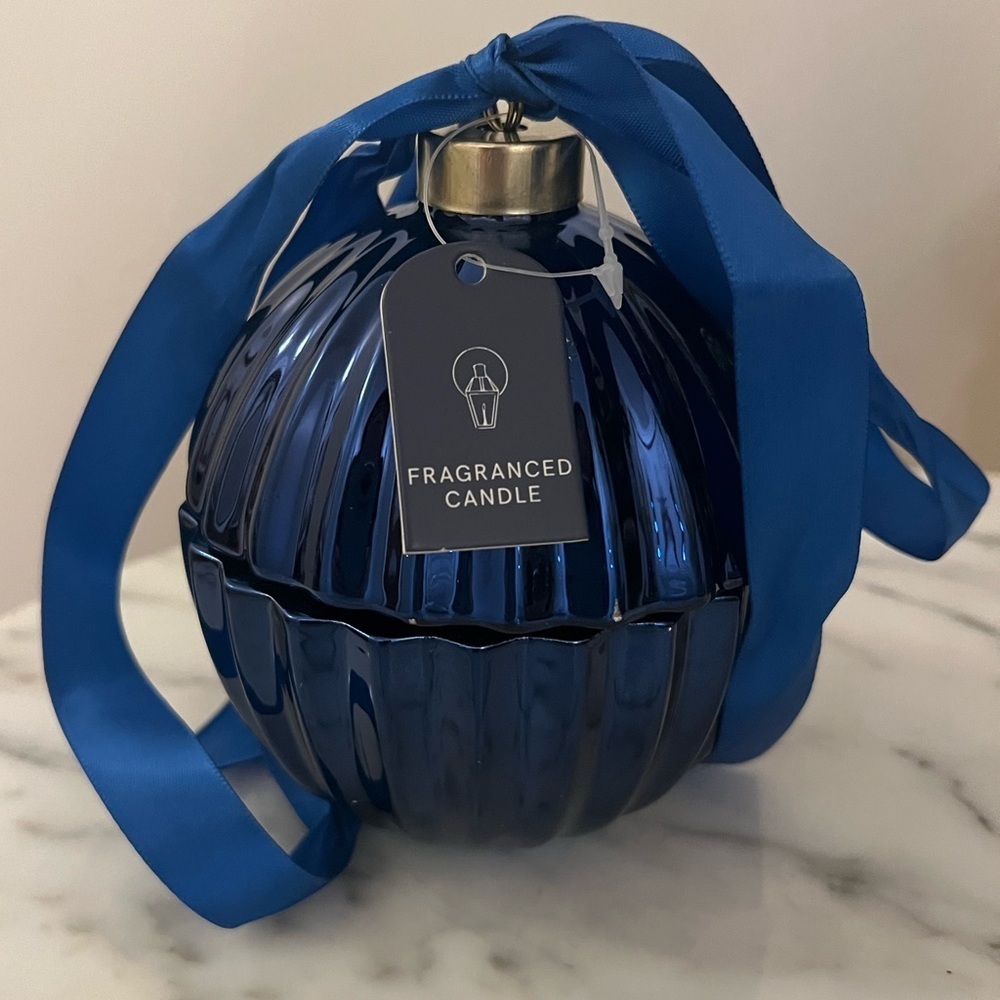 Yankee Elegant Blue Ornament Sugarplum Dreams Candle NWT